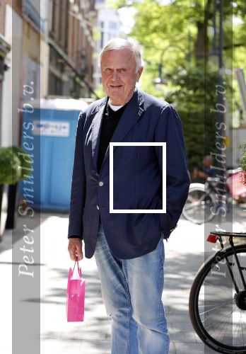 Amsterdam 22 juni 2020
Harry Mens aan het winkelen op de cornelis schuytstraat