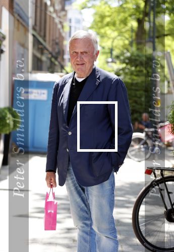 Amsterdam 22 juni 2020
Harry Mens aan het winkelen op de cornelis schuytstraat