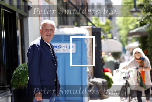 Amsterdam 22 juni 2020
Harry Mens aan het winkelen op de cornelis schuytstraat