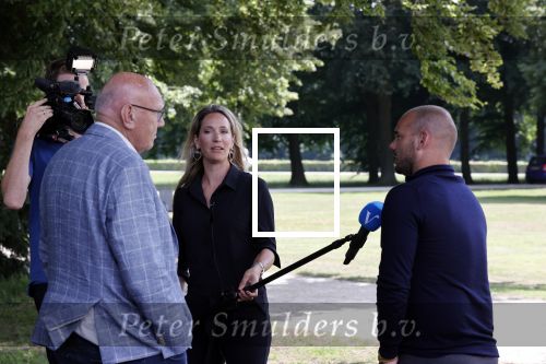 Doorn 27 juni 2020
Presentatie boek Wesley Sneijder . Het boek is geschreven door Kees Jansma en mark v Bommel ontving het eerste exemplaar. Helene Hendriks