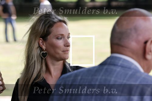 Doorn 27 juni 2020
Presentatie boek Wesley Sneijder . Het boek is geschreven door Kees Jansma en mark v Bommel ontving het eerste exemplaar. Helene Hendriks