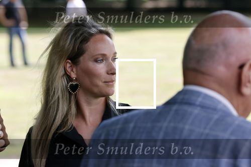 Doorn 27 juni 2020
Presentatie boek Wesley Sneijder . Het boek is geschreven door Kees Jansma en mark v Bommel ontving het eerste exemplaar. Helene Hendriks