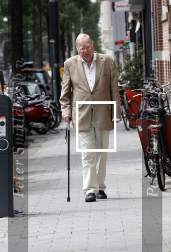 Amsterdam 7 juli 2020
Huub Oosterhuis op straat in Amsterdam zuid