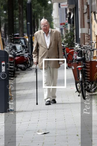 Amsterdam 7 juli 2020
Huub Oosterhuis op straat in Amsterdam zuid