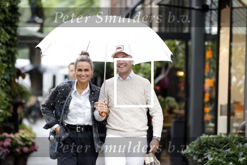 Amsterdam 9 juli 2020
Joel Borelli met zijn vrouw in Amsterdam zuid