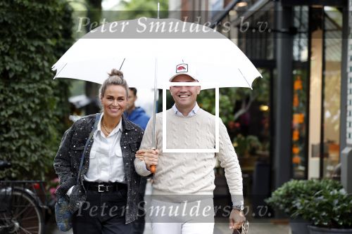 Amsterdam 9 juli 2020
Joel Borelli met zijn vrouw in Amsterdam zuid