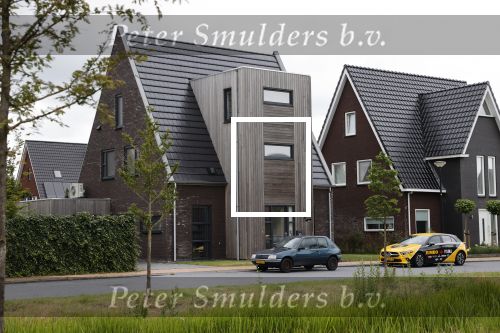 Heerenveen 8 juli 2020
Nieuwe huis Kjeld Nuis . Voor zijn huis staat ook nog een mercedes van JUmbo Visma zijn oude team.