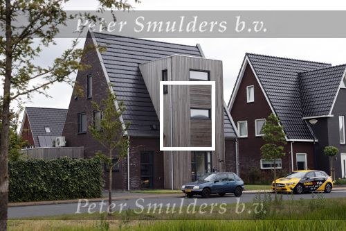 Heerenveen 8 juli 2020
Nieuwe huis Kjeld Nuis . Voor zijn huis staat ook nog een mercedes van JUmbo Visma zijn oude team.