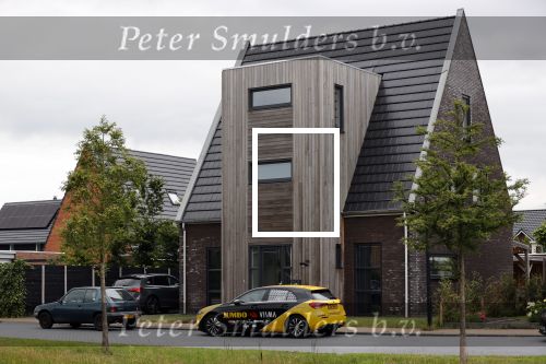 Heerenveen 8 juli 2020
Nieuwe huis Kjeld Nuis . Voor zijn huis staat ook nog een mercedes van JUmbo Visma zijn oude team.