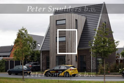 Heerenveen 8 juli 2020
Nieuwe huis Kjeld Nuis . Voor zijn huis staat ook nog een mercedes van JUmbo Visma zijn oude team.