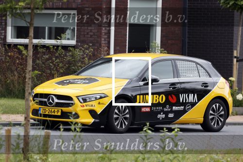 Heerenveen 8 juli 2020
Nieuwe huis Kjeld Nuis . Voor zijn huis staat ook nog een mercedes van JUmbo Visma zijn oude team.