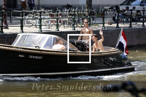 Amsterdam 25 juni 2020
Estelle Cruijff Jamie Vaes Koen Kardashian en vrienden op boot door Amsterdamse grachten.