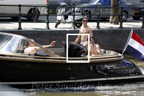 Amsterdam 25 juni 2020
Estelle Cruijff Jamie Vaes Koen Kardashian en vrienden op boot door Amsterdamse grachten.