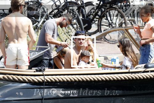 Amsterdam 25 juni 2020
Estelle Cruijff Jamie Vaes Koen Kardashian en vrienden op boot door Amsterdamse grachten.