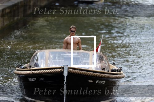 Amsterdam 25 juni 2020
Estelle Cruijff Jamie Vaes Koen Kardashian en vrienden op boot door Amsterdamse grachten.