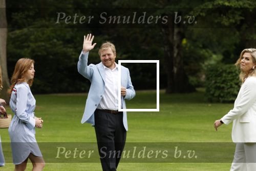 Den Haag  17 juli 2020
Koninklijk fotouurtje in de tuin van Huis ten Bosch . Vanwege corona was er veel minder pers uitgenodigd dan andere jaren. Aanwezig koning Willem Alexander Koningina Maxima en de prinsessen Amalia Alexia en Ariane .