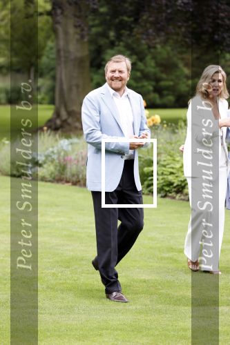Den Haag  17 juli 2020
Koninklijk fotouurtje in de tuin van Huis ten Bosch . Vanwege corona was er veel minder pers uitgenodigd dan andere jaren. Aanwezig koning Willem Alexander Koningina Maxima en de prinsessen Amalia Alexia en Ariane .