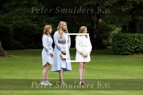 Den Haag  17 juli 2020
Koninklijk fotouurtje in de tuin van Huis ten Bosch . Vanwege corona was er veel minder pers uitgenodigd dan andere jaren. Aanwezig koning Willem Alexander Koningina Maxima en de prinsessen Amalia Alexia en Ariane .