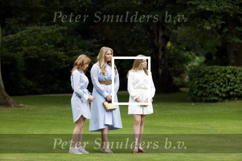 Den Haag  17 juli 2020
Koninklijk fotouurtje in de tuin van Huis ten Bosch . Vanwege corona was er veel minder pers uitgenodigd dan andere jaren. Aanwezig koning Willem Alexander Koningina Maxima en de prinsessen Amalia Alexia en Ariane .