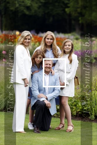 Den Haag  17 juli 2020
Koninklijk fotouurtje in de tuin van Huis ten Bosch . Vanwege corona was er veel minder pers uitgenodigd dan andere jaren. Aanwezig koning Willem Alexander Koningina Maxima en de prinsessen Amalia Alexia en Ariane .