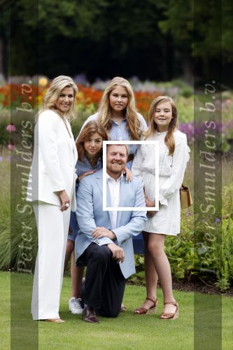 Den Haag  17 juli 2020
Koninklijk fotouurtje in de tuin van Huis ten Bosch . Vanwege corona was er veel minder pers uitgenodigd dan andere jaren. Aanwezig koning Willem Alexander Koningina Maxima en de prinsessen Amalia Alexia en Ariane .