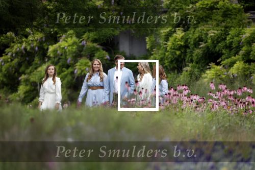 Den Haag  17 juli 2020
Koninklijk fotouurtje in de tuin van Huis ten Bosch . Vanwege corona was er veel minder pers uitgenodigd dan andere jaren. Aanwezig koning Willem Alexander Koningina Maxima en de prinsessen Amalia Alexia en Ariane .