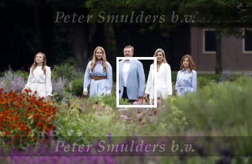Den Haag  17 juli 2020
Koninklijk fotouurtje in de tuin van Huis ten Bosch . Vanwege corona was er veel minder pers uitgenodigd dan andere jaren. Aanwezig koning Willem Alexander Koningina Maxima en de prinsessen Amalia Alexia en Ariane .