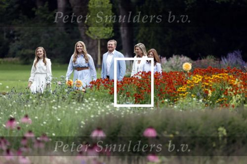 Den Haag  17 juli 2020
Koninklijk fotouurtje in de tuin van Huis ten Bosch . Vanwege corona was er veel minder pers uitgenodigd dan andere jaren. Aanwezig koning Willem Alexander Koningina Maxima en de prinsessen Amalia Alexia en Ariane .