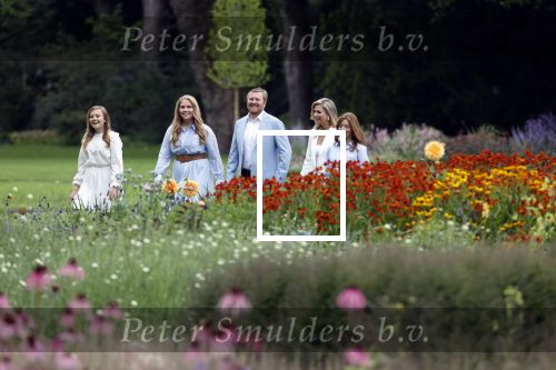 Den Haag  17 juli 2020
Koninklijk fotouurtje in de tuin van Huis ten Bosch . Vanwege corona was er veel minder pers uitgenodigd dan andere jaren. Aanwezig koning Willem Alexander Koningina Maxima en de prinsessen Amalia Alexia en Ariane .