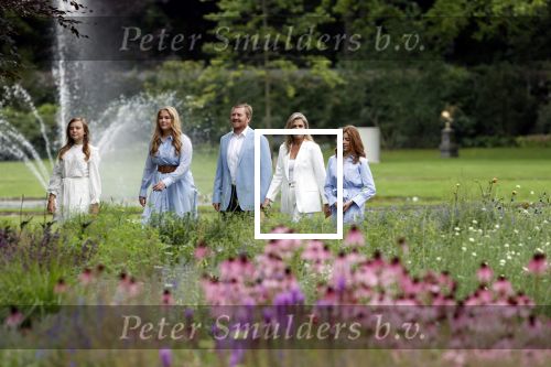 Den Haag  17 juli 2020
Koninklijk fotouurtje in de tuin van Huis ten Bosch . Vanwege corona was er veel minder pers uitgenodigd dan andere jaren. Aanwezig koning Willem Alexander Koningina Maxima en de prinsessen Amalia Alexia en Ariane .