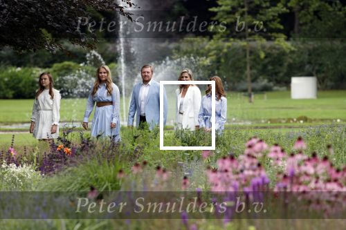 Den Haag  17 juli 2020
Koninklijk fotouurtje in de tuin van Huis ten Bosch . Vanwege corona was er veel minder pers uitgenodigd dan andere jaren. Aanwezig koning Willem Alexander Koningina Maxima en de prinsessen Amalia Alexia en Ariane .