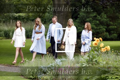 Den Haag  17 juli 2020
Koninklijk fotouurtje in de tuin van Huis ten Bosch . Vanwege corona was er veel minder pers uitgenodigd dan andere jaren. Aanwezig koning Willem Alexander Koningina Maxima en de prinsessen Amalia Alexia en Ariane .