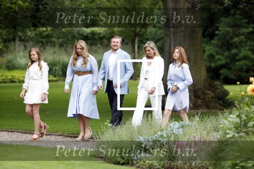 Den Haag  17 juli 2020
Koninklijk fotouurtje in de tuin van Huis ten Bosch . Vanwege corona was er veel minder pers uitgenodigd dan andere jaren. Aanwezig koning Willem Alexander Koningina Maxima en de prinsessen Amalia Alexia en Ariane .