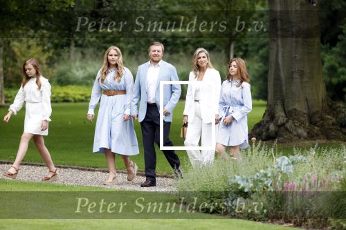 Den Haag  17 juli 2020
Koninklijk fotouurtje in de tuin van Huis ten Bosch . Vanwege corona was er veel minder pers uitgenodigd dan andere jaren. Aanwezig koning Willem Alexander Koningina Maxima en de prinsessen Amalia Alexia en Ariane .