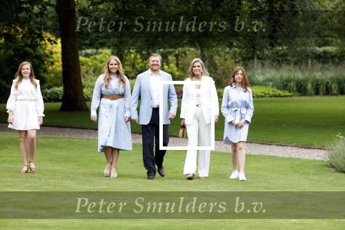Den Haag  17 juli 2020
Koninklijk fotouurtje in de tuin van Huis ten Bosch . Vanwege corona was er veel minder pers uitgenodigd dan andere jaren. Aanwezig koning Willem Alexander Koningina Maxima en de prinsessen Amalia Alexia en Ariane .
