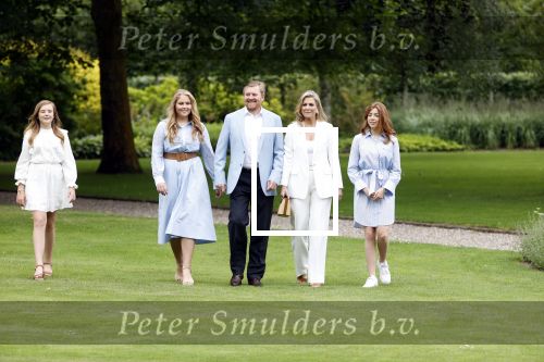 Den Haag  17 juli 2020
Koninklijk fotouurtje in de tuin van Huis ten Bosch . Vanwege corona was er veel minder pers uitgenodigd dan andere jaren. Aanwezig koning Willem Alexander Koningina Maxima en de prinsessen Amalia Alexia en Ariane .