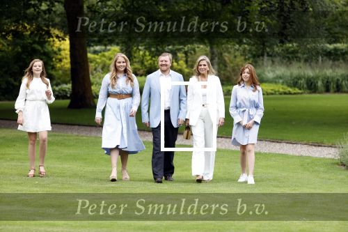 Den Haag  17 juli 2020
Koninklijk fotouurtje in de tuin van Huis ten Bosch . Vanwege corona was er veel minder pers uitgenodigd dan andere jaren. Aanwezig koning Willem Alexander Koningina Maxima en de prinsessen Amalia Alexia en Ariane .