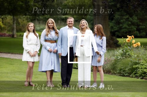 Den Haag  17 juli 2020
Koninklijk fotouurtje in de tuin van Huis ten Bosch . Vanwege corona was er veel minder pers uitgenodigd dan andere jaren. Aanwezig koning Willem Alexander Koningina Maxima en de prinsessen Amalia Alexia en Ariane .