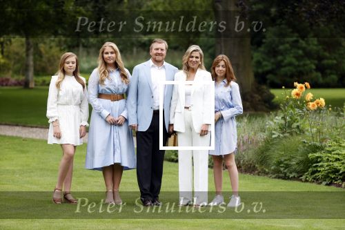 Den Haag  17 juli 2020
Koninklijk fotouurtje in de tuin van Huis ten Bosch . Vanwege corona was er veel minder pers uitgenodigd dan andere jaren. Aanwezig koning Willem Alexander Koningina Maxima en de prinsessen Amalia Alexia en Ariane .