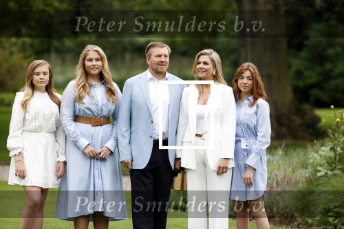 Den Haag  17 juli 2020
Koninklijk fotouurtje in de tuin van Huis ten Bosch . Vanwege corona was er veel minder pers uitgenodigd dan andere jaren. Aanwezig koning Willem Alexander Koningina Maxima en de prinsessen Amalia Alexia en Ariane .