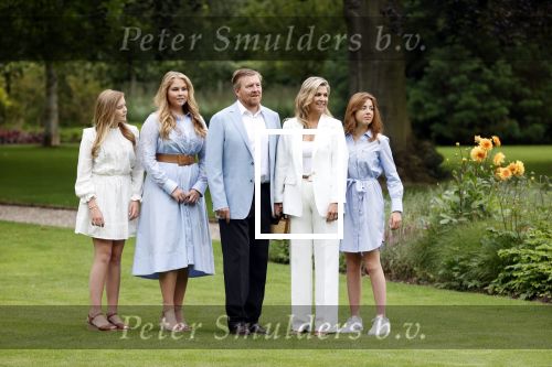 Den Haag  17 juli 2020
Koninklijk fotouurtje in de tuin van Huis ten Bosch . Vanwege corona was er veel minder pers uitgenodigd dan andere jaren. Aanwezig koning Willem Alexander Koningina Maxima en de prinsessen Amalia Alexia en Ariane .