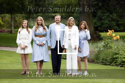 Den Haag  17 juli 2020
Koninklijk fotouurtje in de tuin van Huis ten Bosch . Vanwege corona was er veel minder pers uitgenodigd dan andere jaren. Aanwezig koning Willem Alexander Koningina Maxima en de prinsessen Amalia Alexia en Ariane .