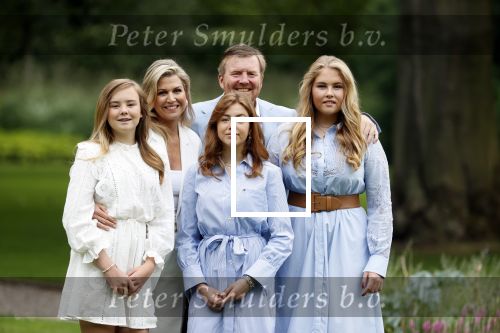 Den Haag  17 juli 2020
Koninklijk fotouurtje in de tuin van Huis ten Bosch . Vanwege corona was er veel minder pers uitgenodigd dan andere jaren. Aanwezig koning Willem Alexander Koningina Maxima en de prinsessen Amalia Alexia en Ariane .