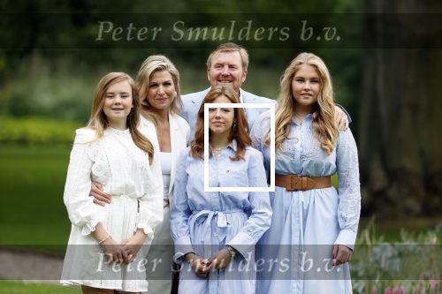 Den Haag  17 juli 2020
Koninklijk fotouurtje in de tuin van Huis ten Bosch . Vanwege corona was er veel minder pers uitgenodigd dan andere jaren. Aanwezig koning Willem Alexander Koningina Maxima en de prinsessen Amalia Alexia en Ariane .