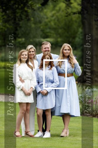 Den Haag  17 juli 2020
Koninklijk fotouurtje in de tuin van Huis ten Bosch . Vanwege corona was er veel minder pers uitgenodigd dan andere jaren. Aanwezig koning Willem Alexander Koningina Maxima en de prinsessen Amalia Alexia en Ariane .