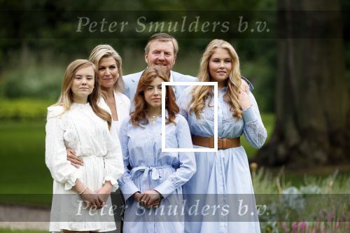 Den Haag  17 juli 2020
Koninklijk fotouurtje in de tuin van Huis ten Bosch . Vanwege corona was er veel minder pers uitgenodigd dan andere jaren. Aanwezig koning Willem Alexander Koningina Maxima en de prinsessen Amalia Alexia en Ariane .