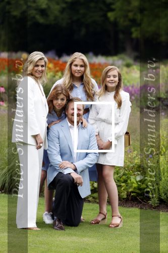 Den Haag  17 juli 2020
Koninklijk fotouurtje in de tuin van Huis ten Bosch . Vanwege corona was er veel minder pers uitgenodigd dan andere jaren. Aanwezig koning Willem Alexander Koningina Maxima en de prinsessen Amalia Alexia en Ariane .