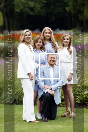 Den Haag  17 juli 2020
Koninklijk fotouurtje in de tuin van Huis ten Bosch . Vanwege corona was er veel minder pers uitgenodigd dan andere jaren. Aanwezig koning Willem Alexander Koningina Maxima en de prinsessen Amalia Alexia en Ariane .