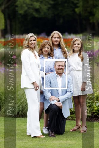 Den Haag  17 juli 2020
Koninklijk fotouurtje in de tuin van Huis ten Bosch . Vanwege corona was er veel minder pers uitgenodigd dan andere jaren. Aanwezig koning Willem Alexander Koningina Maxima en de prinsessen Amalia Alexia en Ariane .