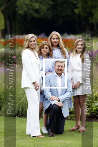 Den Haag  17 juli 2020
Koninklijk fotouurtje in de tuin van Huis ten Bosch . Vanwege corona was er veel minder pers uitgenodigd dan andere jaren. Aanwezig koning Willem Alexander Koningina Maxima en de prinsessen Amalia Alexia en Ariane .